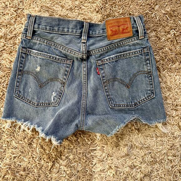 Levi’s Cut Off Blue Ripped Denim Jean Wedgie Shorts Womens Size 26 - Picture 3 of 10